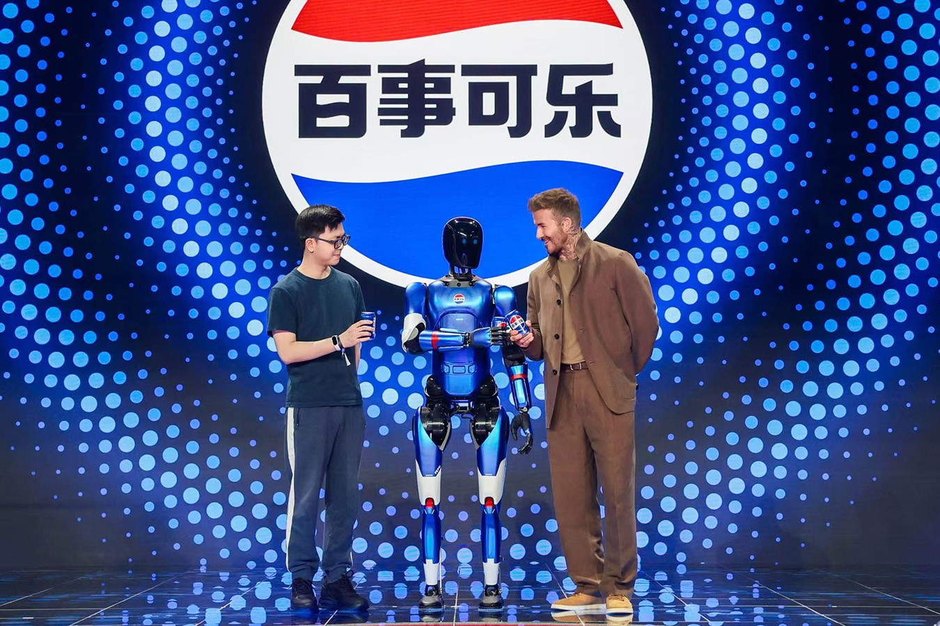 永利yl23411集团机器人携手百事中国共创“百事蓝宝” 共燃渴望新章